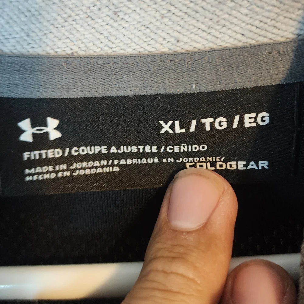 Under Armour Men's Black & Gray Pullover Hoodie